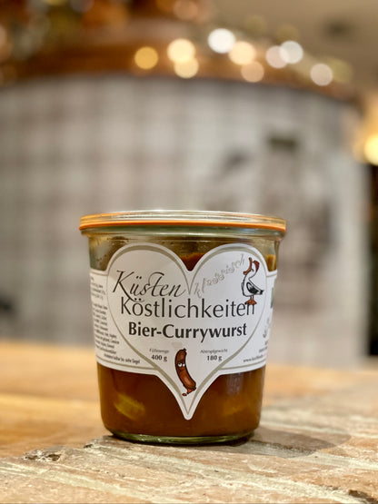 Das Bild zeigt ein Weck Glas der Küsten Köstlichkeiten mit Bier-Currywurst