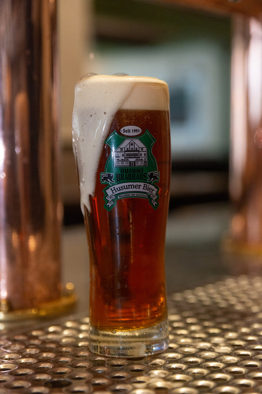 Das Bild zeigt ein Bierglas 0,5 l mit gezapften Märzen.